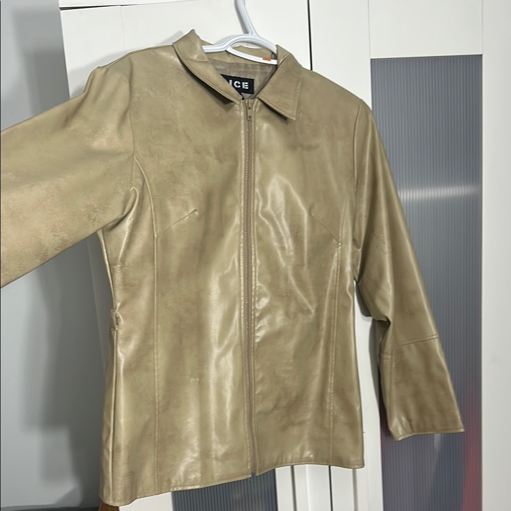 Leather jacket - Picture 2 of 3